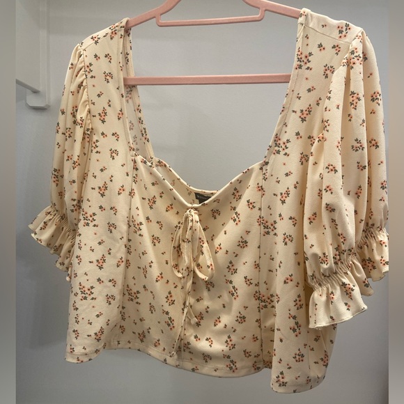 Wednesday’s Girl curve puff sleeve milkmaid ditsy floral crop top size 20 - Picture 4 of 4